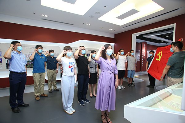 回顾党的光辉历史