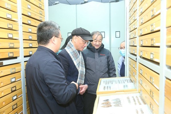 党委书记乔格侠研究员